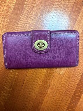 COACH NWOT Purple Bifold Leather Turn-Lock Slim Envelope Wallet Unused